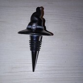 Пробка для винної пляшки у формі капелюха відьми. Брак