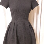 Маленька чорна сукня