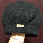 Тёплая,классная шапочка, хорошего качества.В идеале.