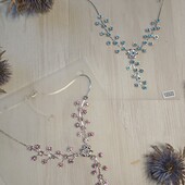 Кольє з квітами, рожеве чи блакитне