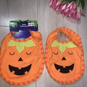 Два нових слинявчика.