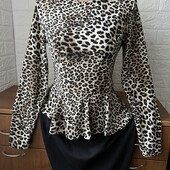 Плаття з баскою