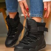 Жіночі чоботи 39