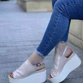 Крутые ультрамодные женские босоножки фирмы"Gollmony" бежевые.