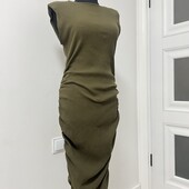 Длинное платье хаки в рубчик, отлично подчеркнет вашу фигуру