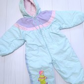 Яскравий комбінезон, приблизно на рік