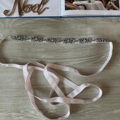 Красивая лента с камнями