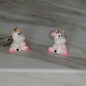 Два брелки за ціною лоту