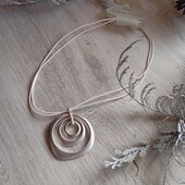 Кольє з масивною підвіскою