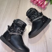 У гарному стані утепленні демі черевички,устілка 16см.