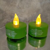 Дві свічки на батарейках.