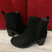 Челсі із еко замші,від About you,розмір 41,устілка 26,7.Читаємо оголошення