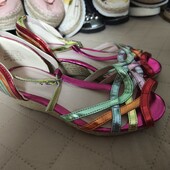 Next uk2 яскраві босоніжки