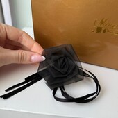 Красива брошка у вигляді троянди