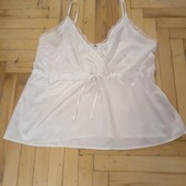 Красива білосніжна майка для дома і сна розмір 16