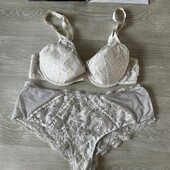 Белый кружевной комплект с пушап