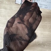 Тонкие черные колготы с красивым рисунком
