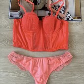 Красивый бюстгальтер бюстье 75а и трусы