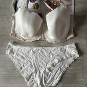 Белый гладкий бюстгальтер 95е и трусы