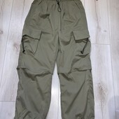 У новому стані штани карго на резинці, розмір S.