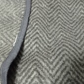 Шерстяна ковдра, темно- сіра, імпортна. Розмір 2 х 1.45 см. Б/у, але добра та тепла.