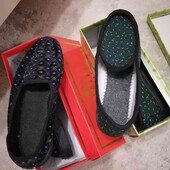 Одним лотом, 2 пари новеньких тапуль