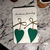 Дуже милі та романтичні сережки для побачень
