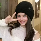Тепленька м'якенька Шапка чорного кольору