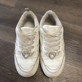 Кросівки білі шкіряні 32