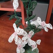 Два цветка из бисера