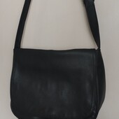 Хороша містка сумочка!