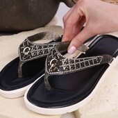 Женские модные вьетнамки с камушками на белой подошве.