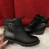 About You,із еко шкіри,із легким утепленням,розмір 42,устілка 27