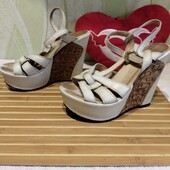 Шкіряні босоніжки на платформі