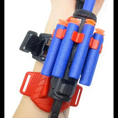 Іграшкова рукавиця-бластер Людина-Павук, стріляє м'якими кулями.