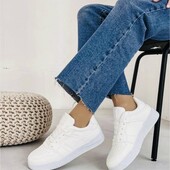 Кросівки білі