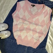 Стильний жилет у рожевих тонах