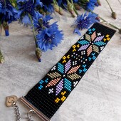 Яскравий браслет з бісеру