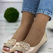 Женские туфли балетки . цвет бежевый.