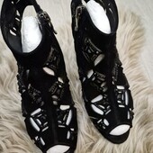 Туфлі з натуральної замші