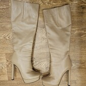 італійські бежеві сапоги чоботи 37р, на ножку 22-23см, набойки не збиті, є царапини на носках як на