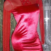 Нарядное велюровое платье в красном цвете. Фото реальное