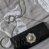 Сумка - клатч . Нехватає одного камінчика на ручці - треба приклеїти