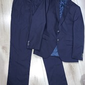 У новому стані костюм 48розміру.Турція.