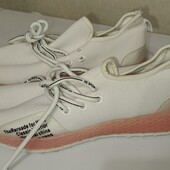 Кросівки жіночі