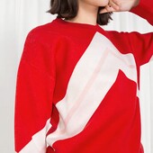 Яскравий светр