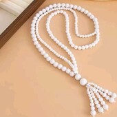 Довге біле намисто, кольє, оздоба з китицями