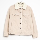 На овчині куртка від Bershka розмір М