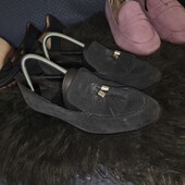 Carvela 39p замшеві лофери із китицями