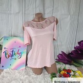 Футболка з вишивкою